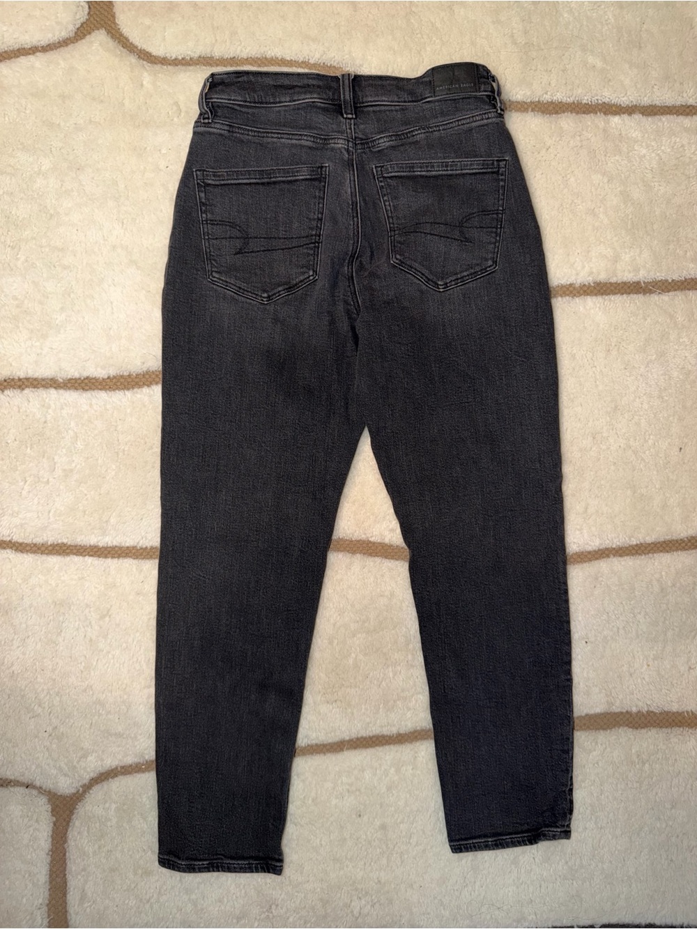 American Eagle Women’s Size 2 Black Wash High Rise Straight Leg Jeans